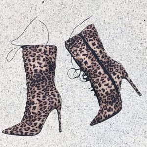 Size 10 Liliana leopard print heel boot